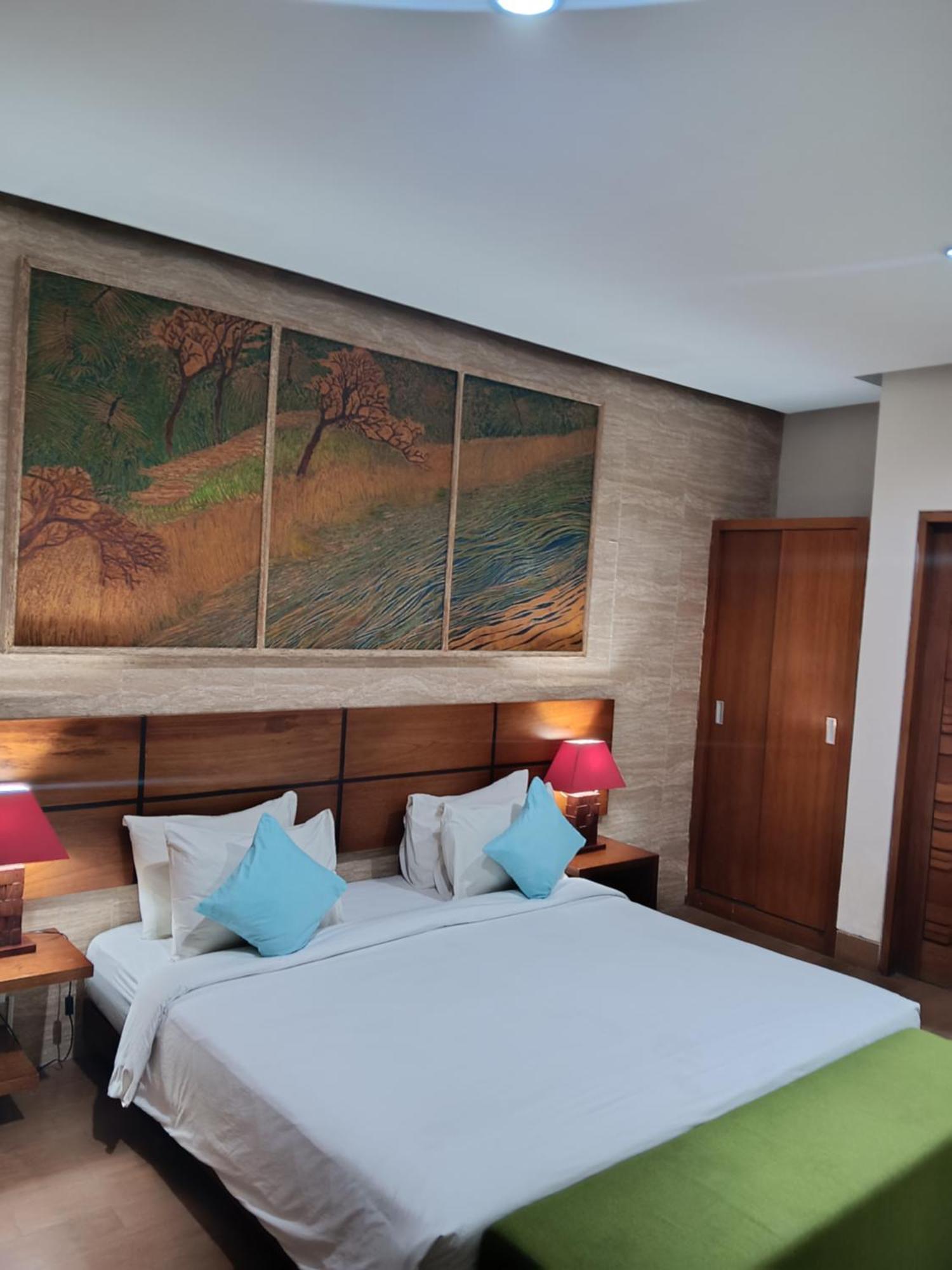 The Green Zhurga Suite Керобокан Экстерьер фото