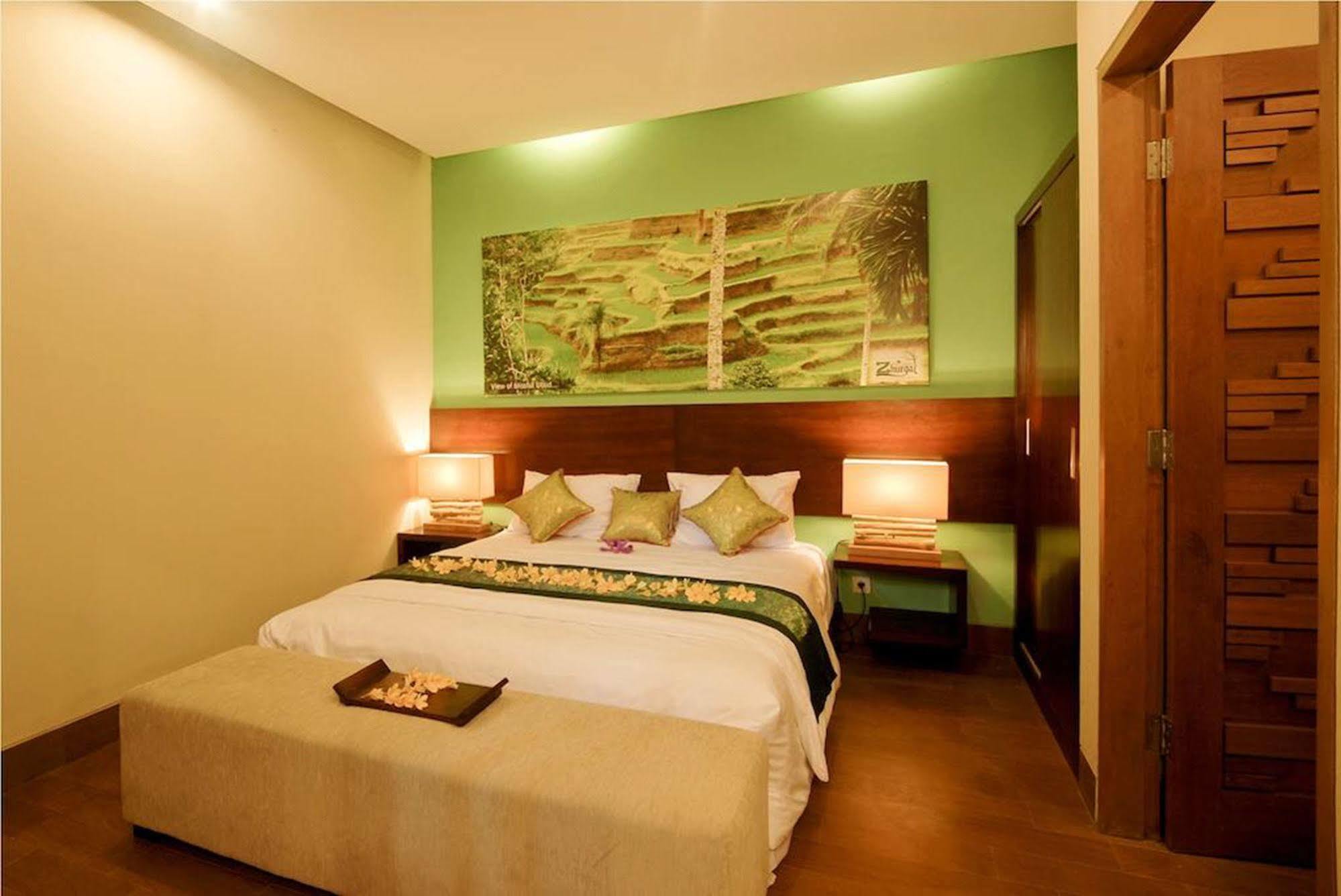 The Green Zhurga Suite Керобокан Экстерьер фото
