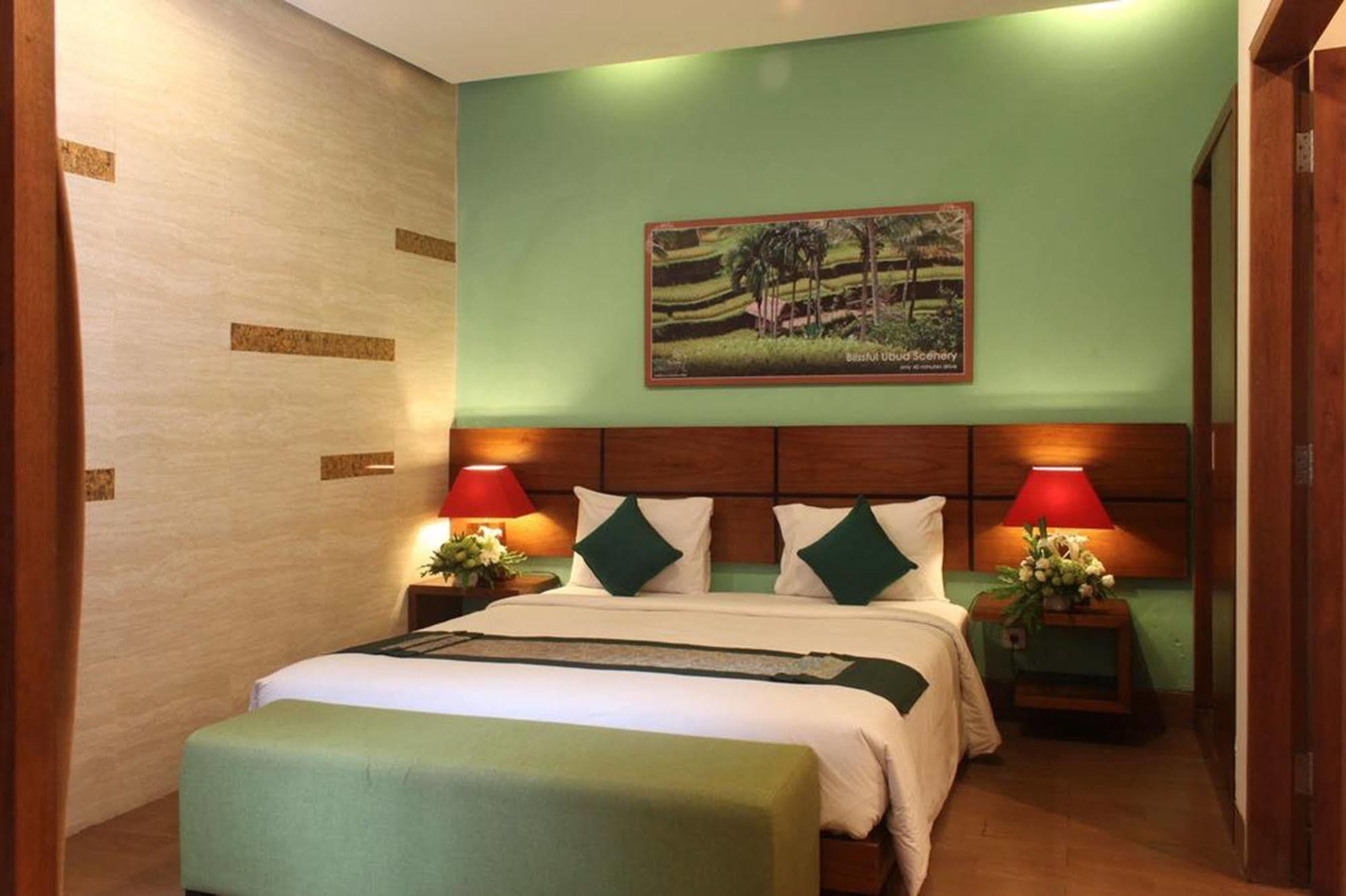 The Green Zhurga Suite Керобокан Экстерьер фото